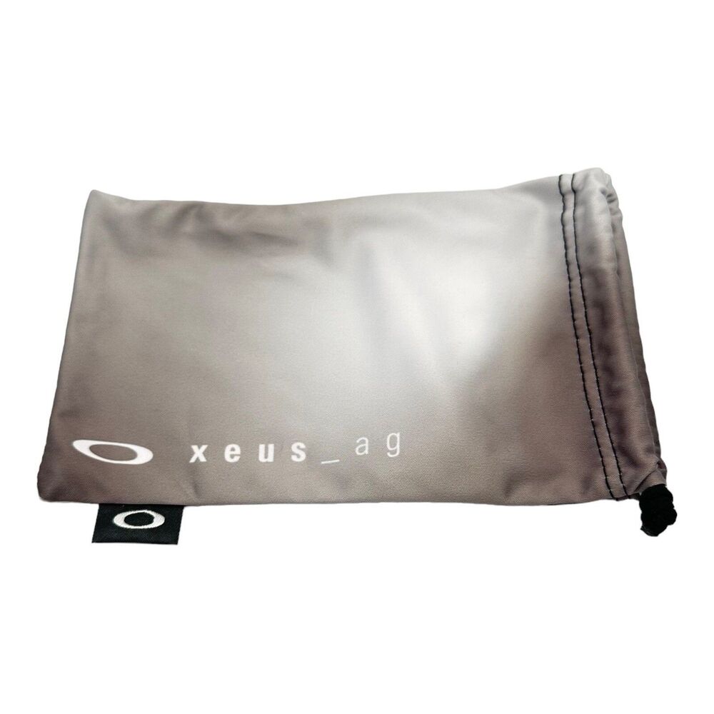 Oakley Xeus_AG Silver Microbag Sunglasses/Lens Storage Cloth (Authentic)